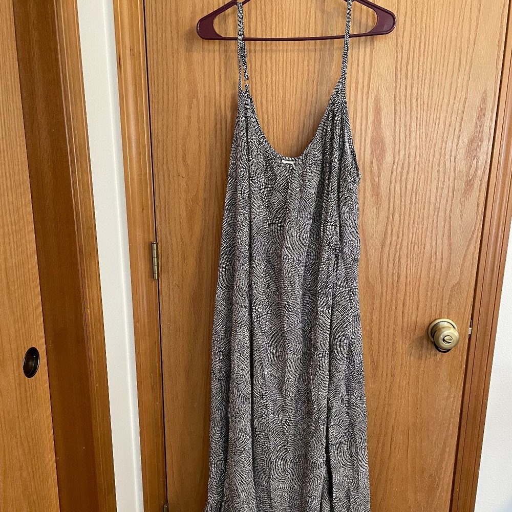 NWT Women's Plus Size Sleeveless Floating Dress